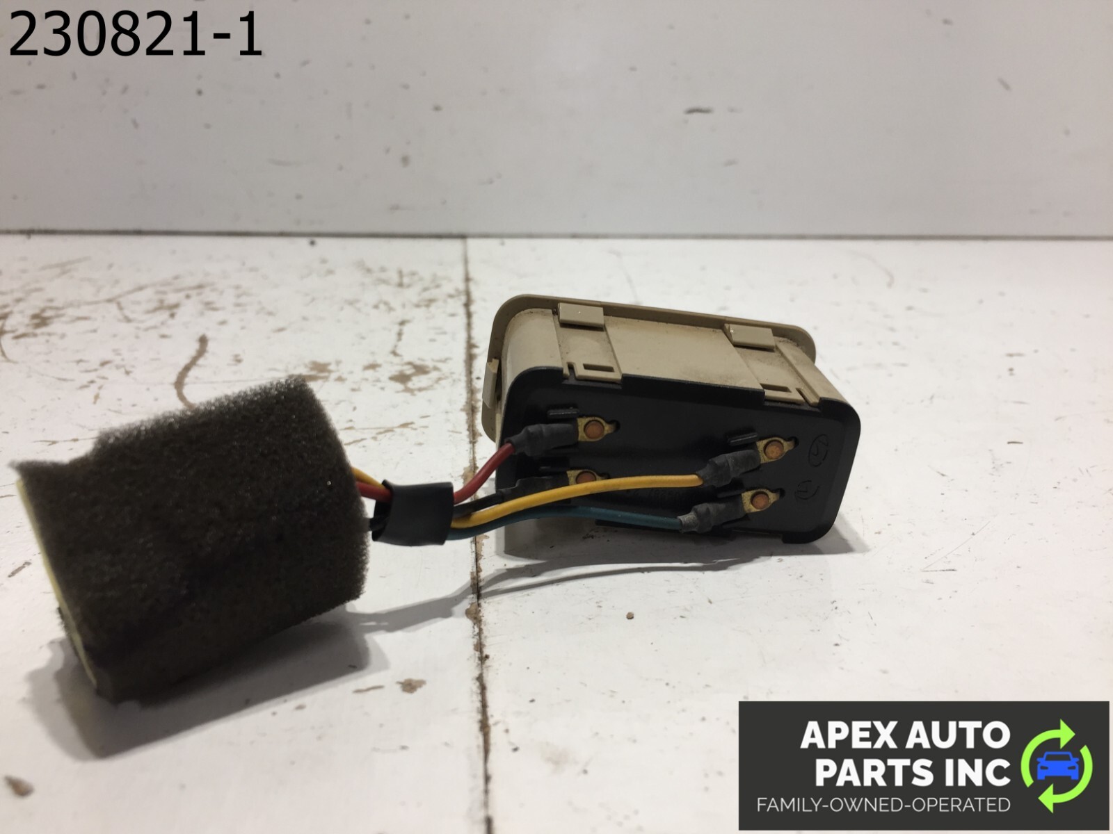 OEM 11 - 14 HYUNDAI SONATA TRUNK LID GAS FUEL TANK RELEASE SWITCH - Image 6