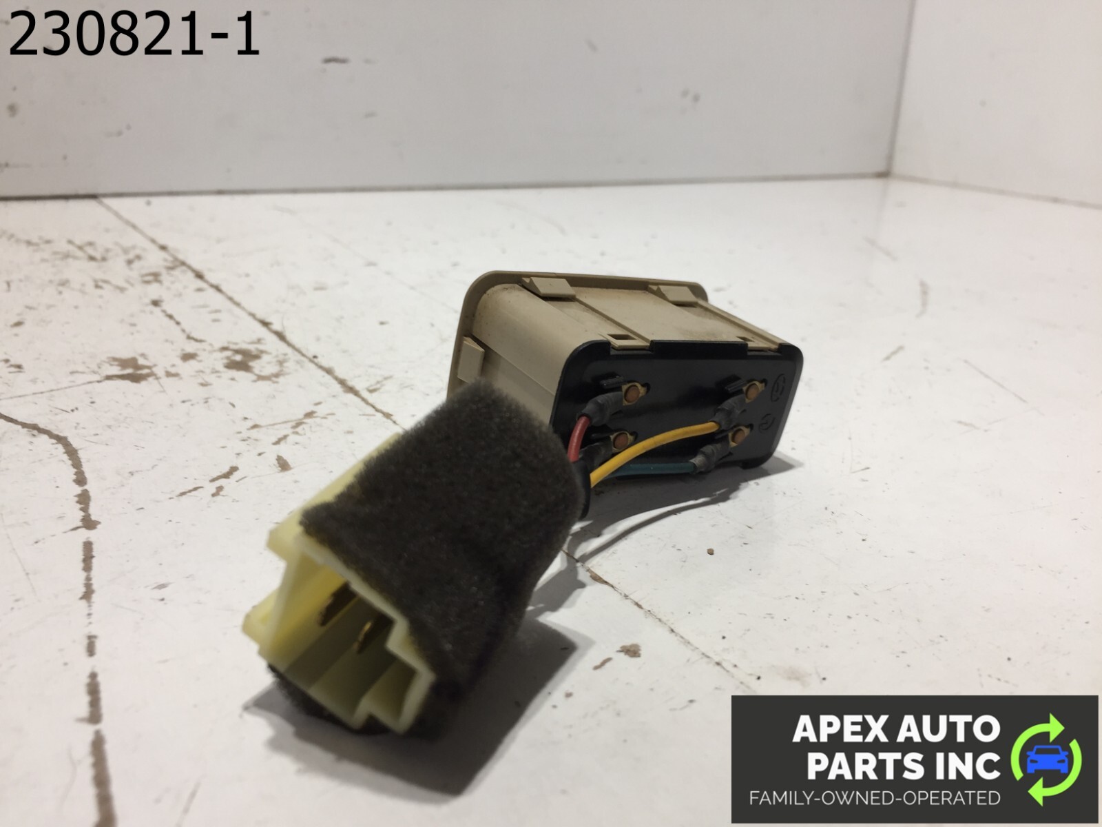 OEM 11 - 14 HYUNDAI SONATA TRUNK LID GAS FUEL TANK RELEASE SWITCH - Image 7