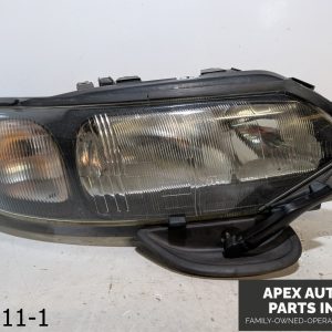 OEM 2001-2004 Volvo XC70 2.4L Headlight Right PASSENGER Halogen w/ Wipers