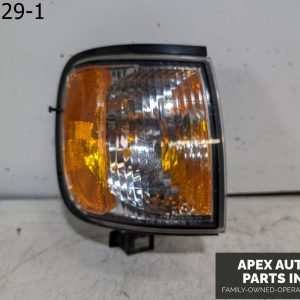 OEM 2001 Isuzu Rodeo 3.2L Passenger Corner/Park Light Park Lamp-turn Signal