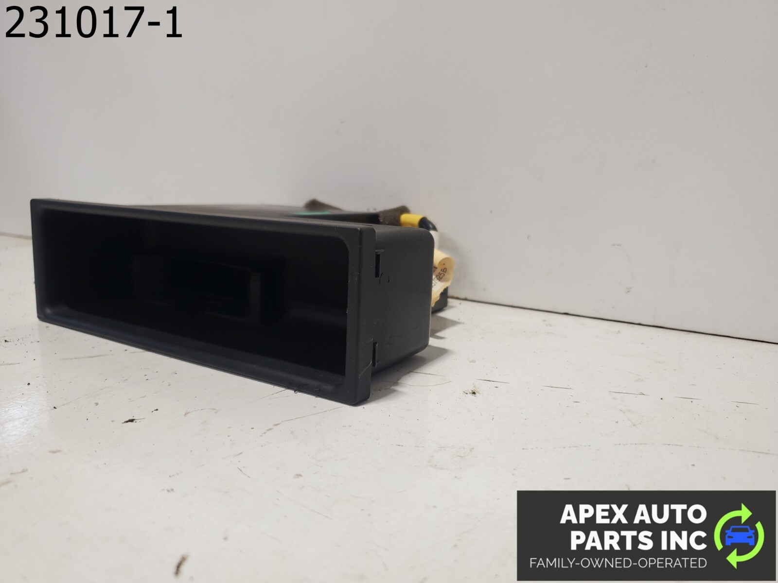 OEM 2008 Audi A4 Music Interface iPod Auxiliary Input 8E0857925C 8E0857925B - Image 4