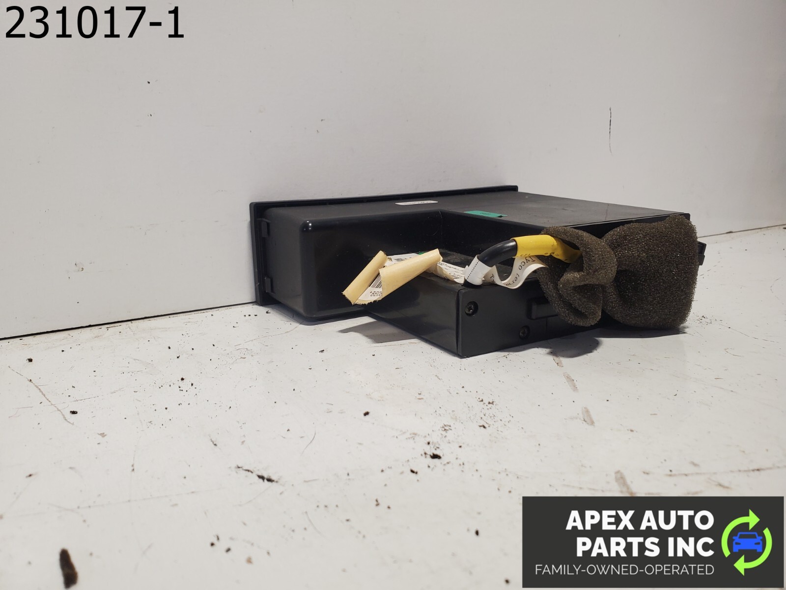 OEM 2008 Audi A4 Music Interface iPod Auxiliary Input 8E0857925C 8E0857925B - Image 7