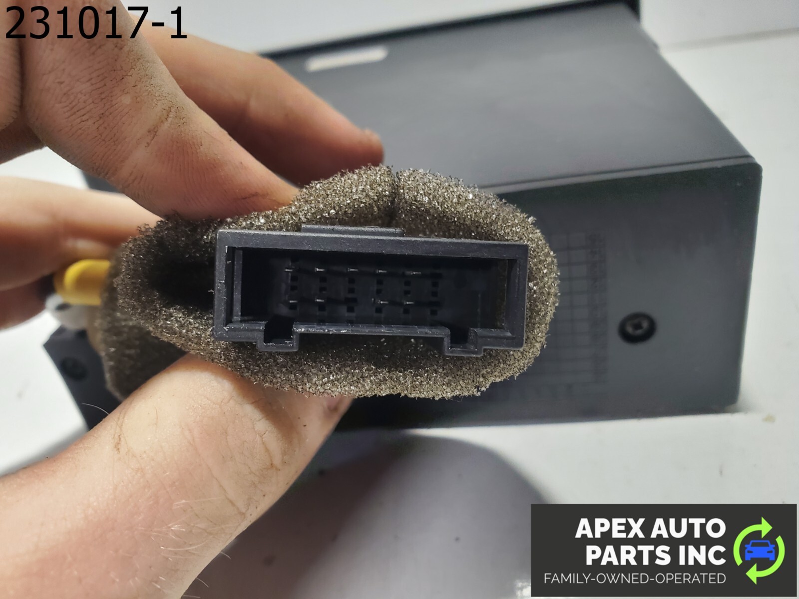 OEM 2008 Audi A4 Music Interface iPod Auxiliary Input 8E0857925C 8E0857925B - Image 8