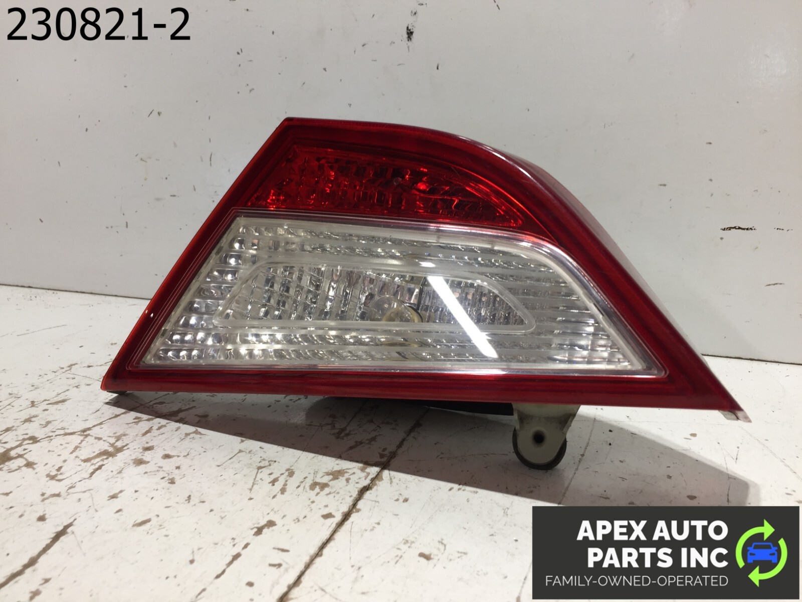 OEM 2011-2014 Hyundai Sonata Passenger Right Side Lid Mounted Tail Light - Image 4