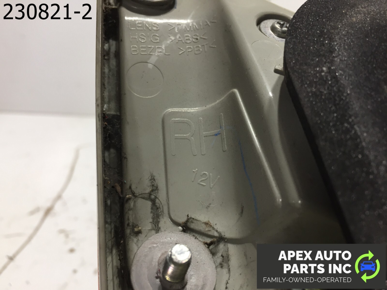 OEM 2011-2014 Hyundai Sonata Passenger Right Side Lid Mounted Tail Light - Image 9