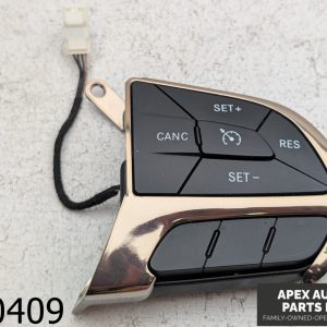 OEM 2015 Chrysler 200 3.6L FRONT RIGHT SIDE STEERING WHEEL CRUISE SWITCH