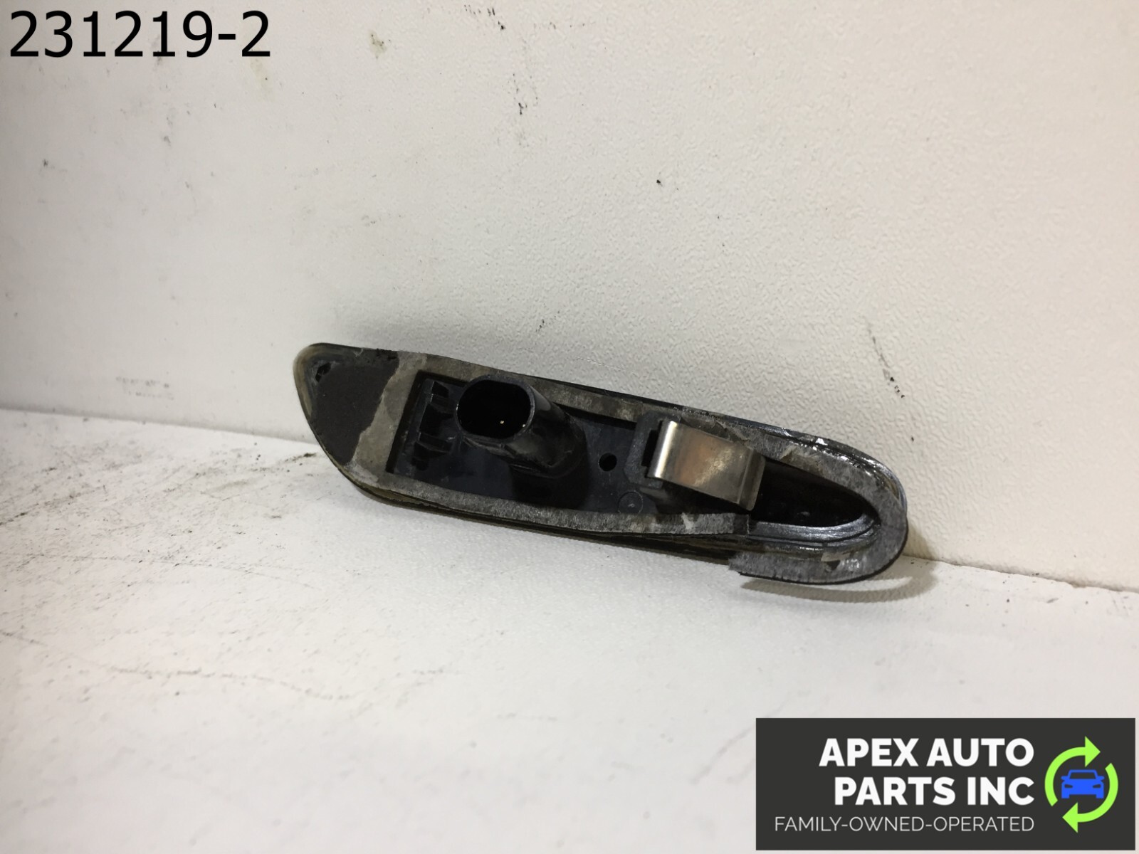 OEM BMW 328i 2009 Right Passenger Side Fender Marker Light Turn Signal Lamp - Image 7