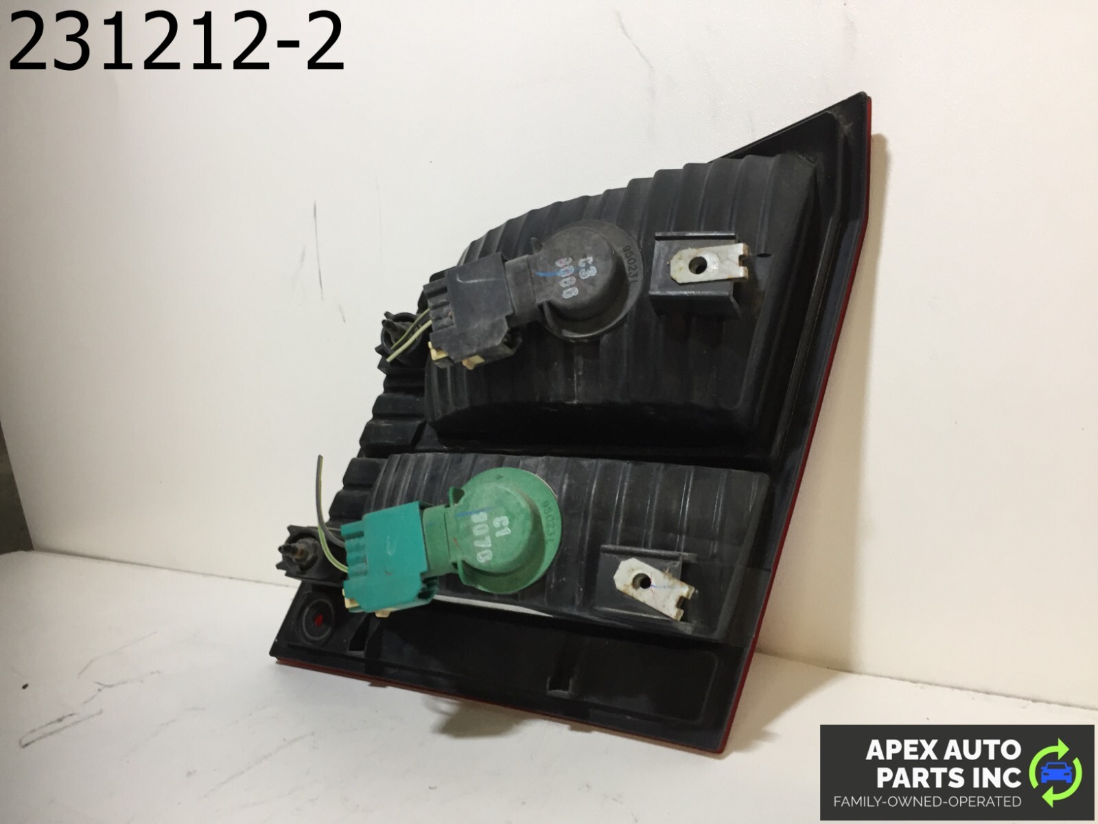 OEM Dodge Journey 2009 Halogen Inner Tail Light Left Driver - Image 7