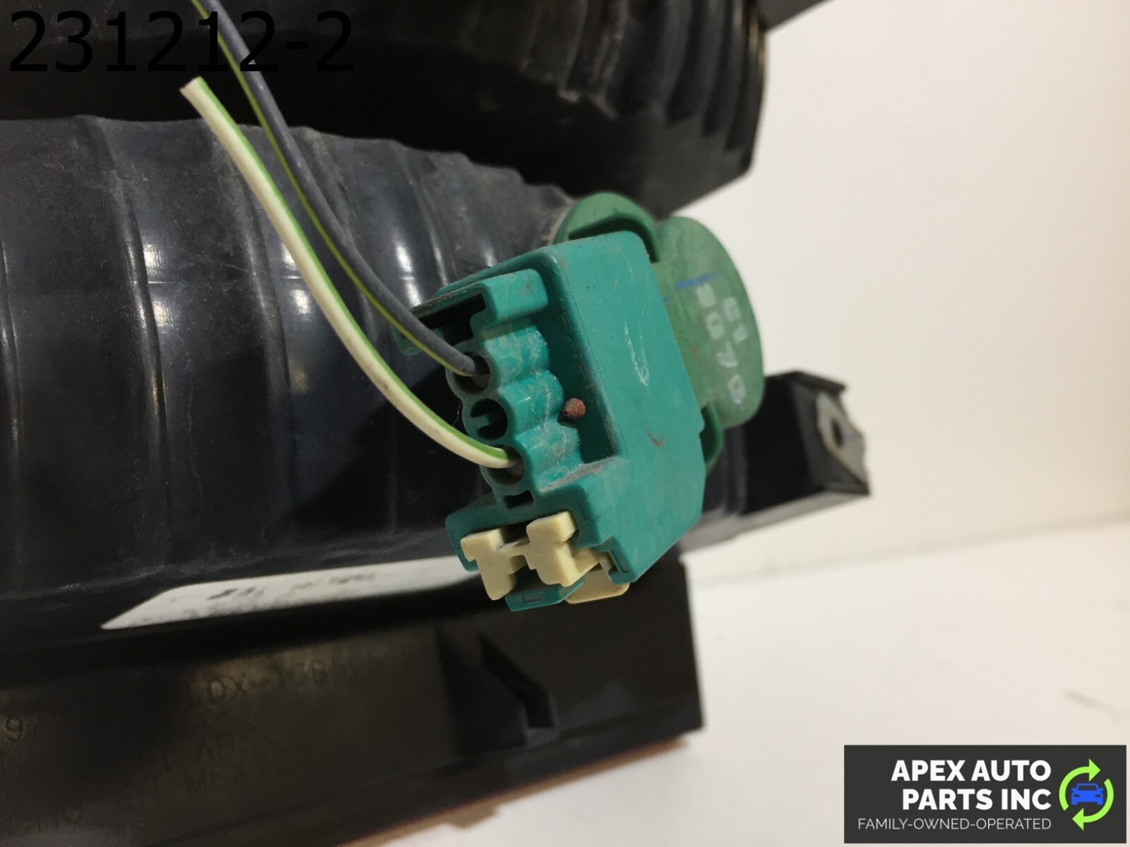 OEM Dodge Journey 2009 Halogen Inner Tail Light Left Driver - Image 8