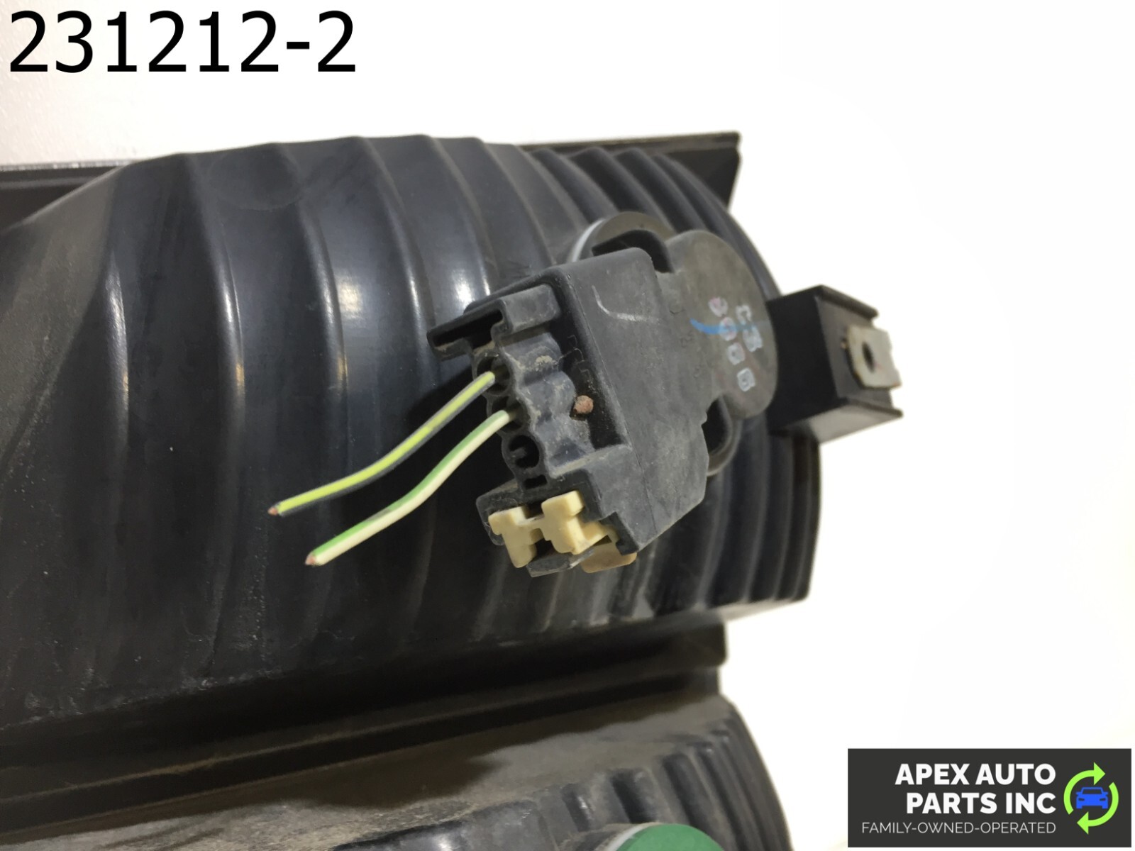 OEM Dodge Journey 2009 Halogen Inner Tail Light Left Driver - Image 9