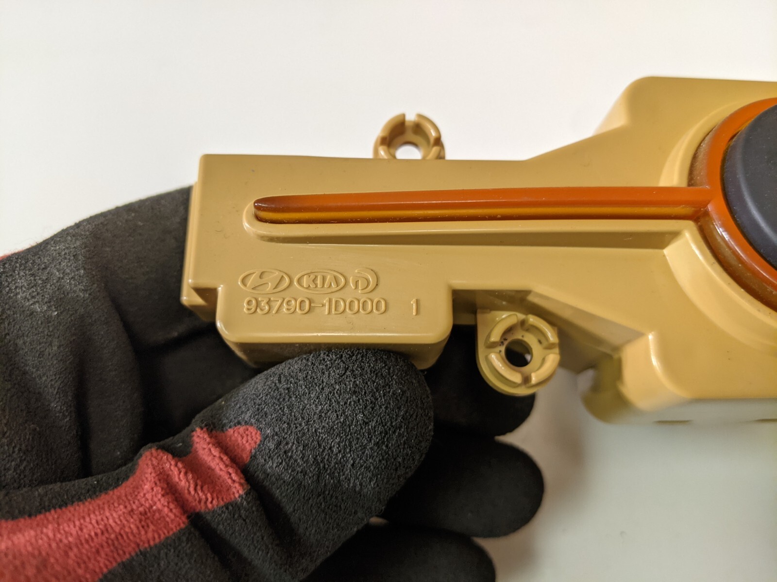 OEM KIA RONDO 07 08 09 10 11 CENTER DASH HAZARD LIGHT CONTROL SWITCH UNIT - Image 4