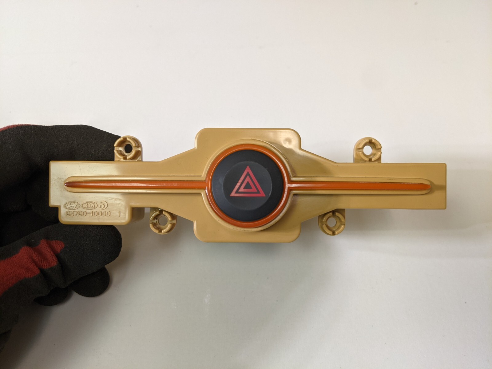 OEM KIA RONDO 07 08 09 10 11 CENTER DASH HAZARD LIGHT CONTROL SWITCH UNIT