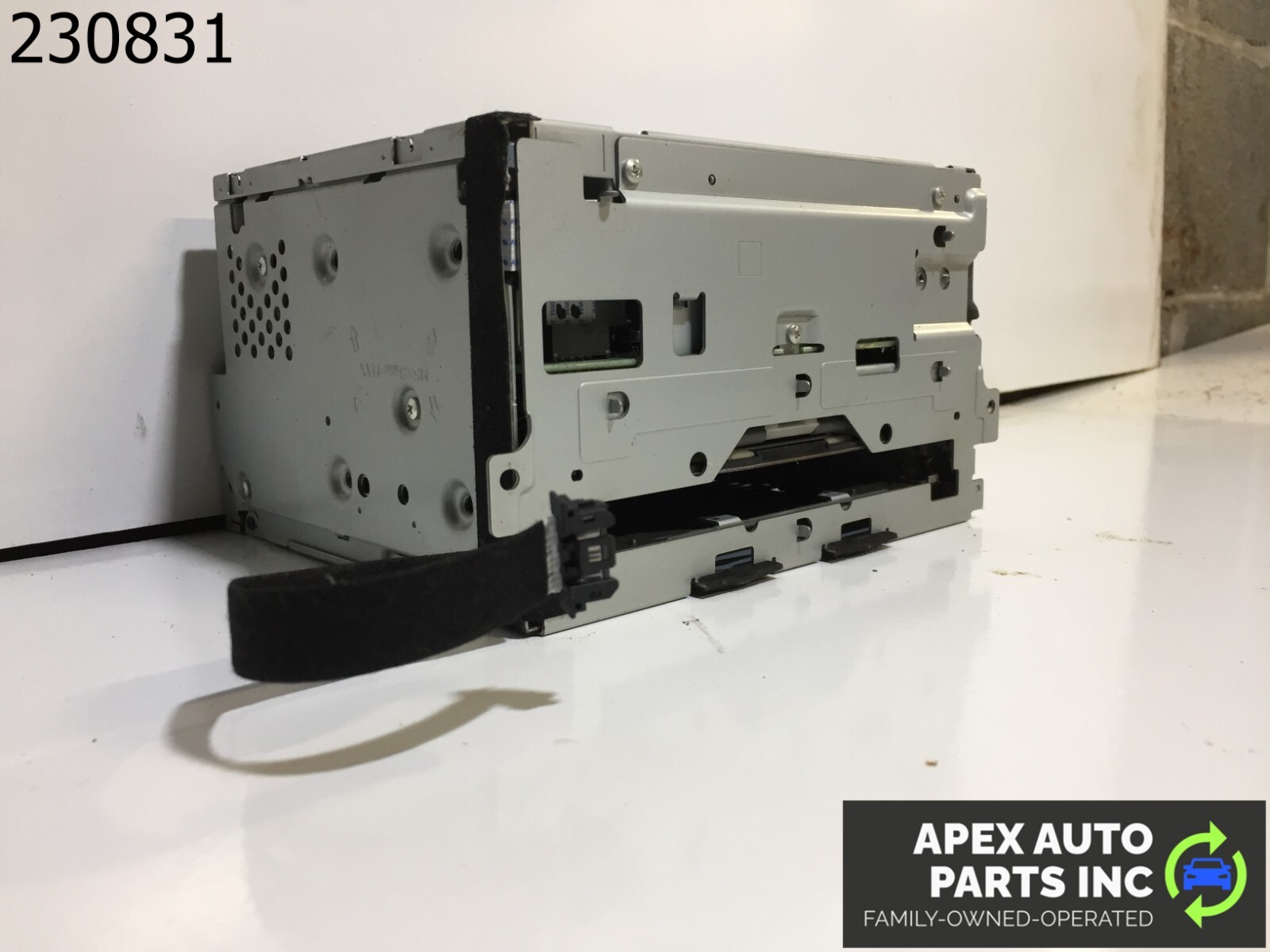 06 2006 Infiniti FX AM FM 6 Disc CD Radio Receiver OEM LKQ - Image 3