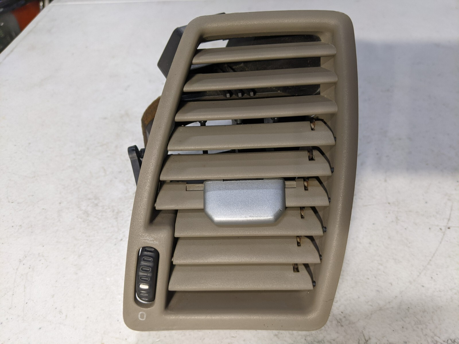 2003 04 05 06 Volvo XC90 Front Right Dash AC Heater Air Vent Tan 3409399 OEM - Image 3