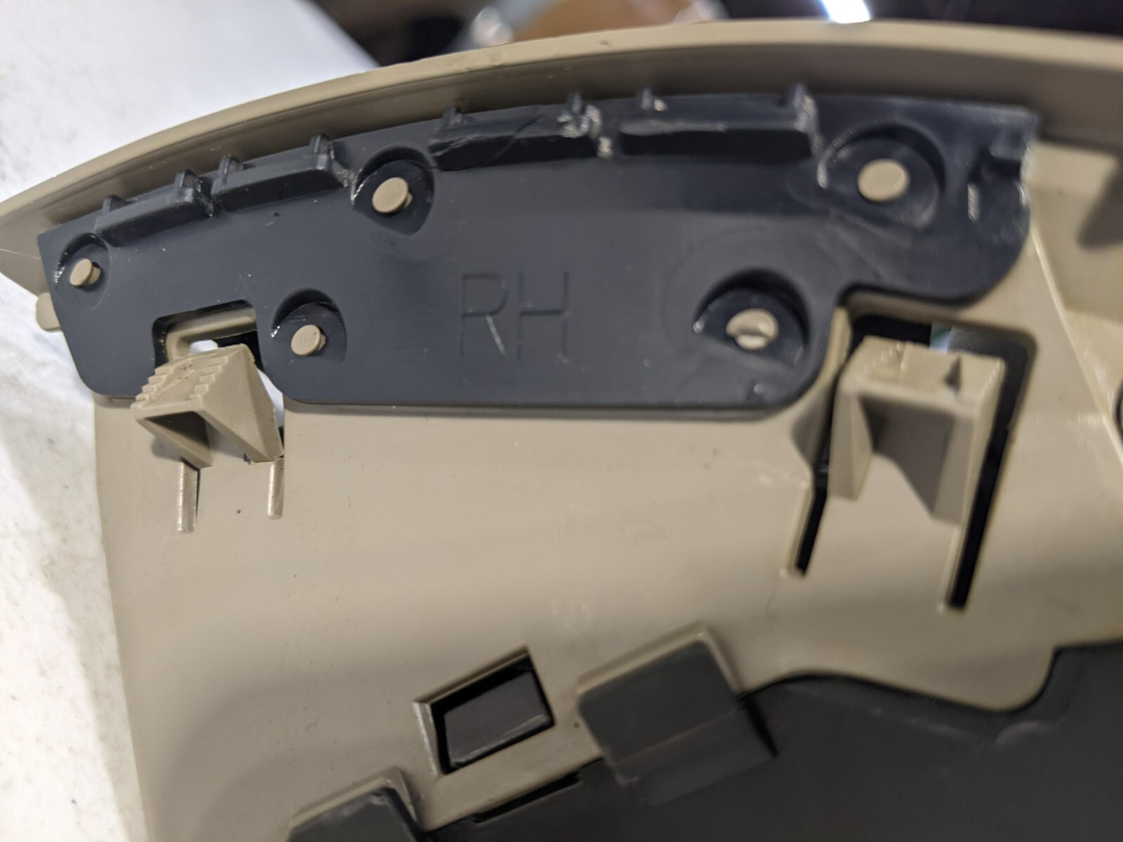 2003 04 05 06 Volvo XC90 Front Right Dash AC Heater Air Vent Tan 3409399 OEM - Image 4