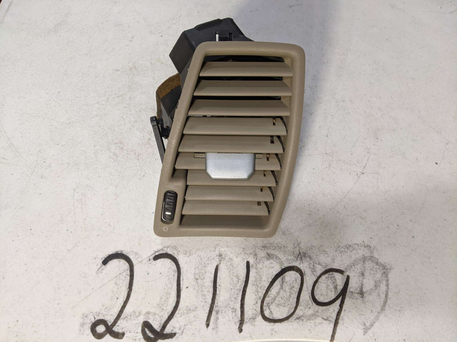 2003 04 05 06 Volvo XC90 Front Right Dash AC Heater Air Vent Tan 3409399 OEM