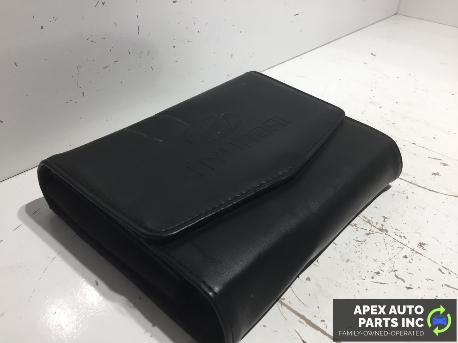 2010 HYUNDAI SANTA FE OWNERS OPERATORS GUIDE MANUAL WITH SUPPLEMENTS AND CASE - Image 3