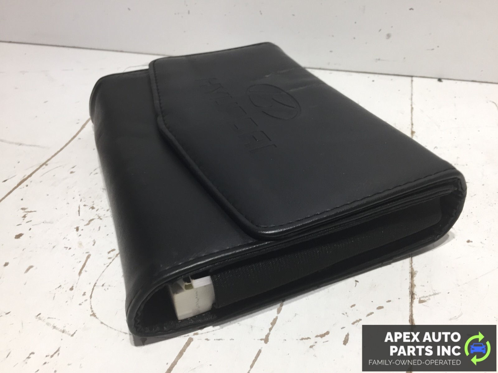 2010 HYUNDAI SANTA FE OWNERS OPERATORS GUIDE MANUAL WITH SUPPLEMENTS AND CASE - Image 4