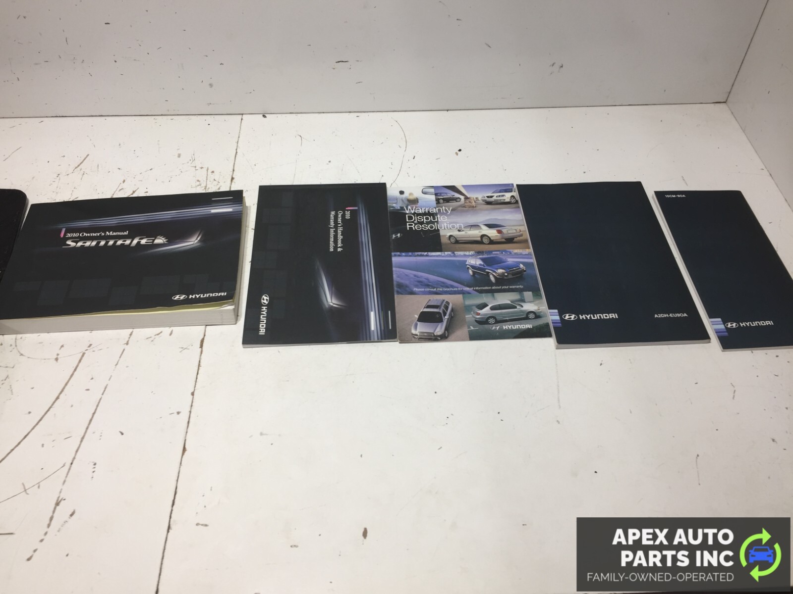 2010 HYUNDAI SANTA FE OWNERS OPERATORS GUIDE MANUAL WITH SUPPLEMENTS AND CASE - Image 5