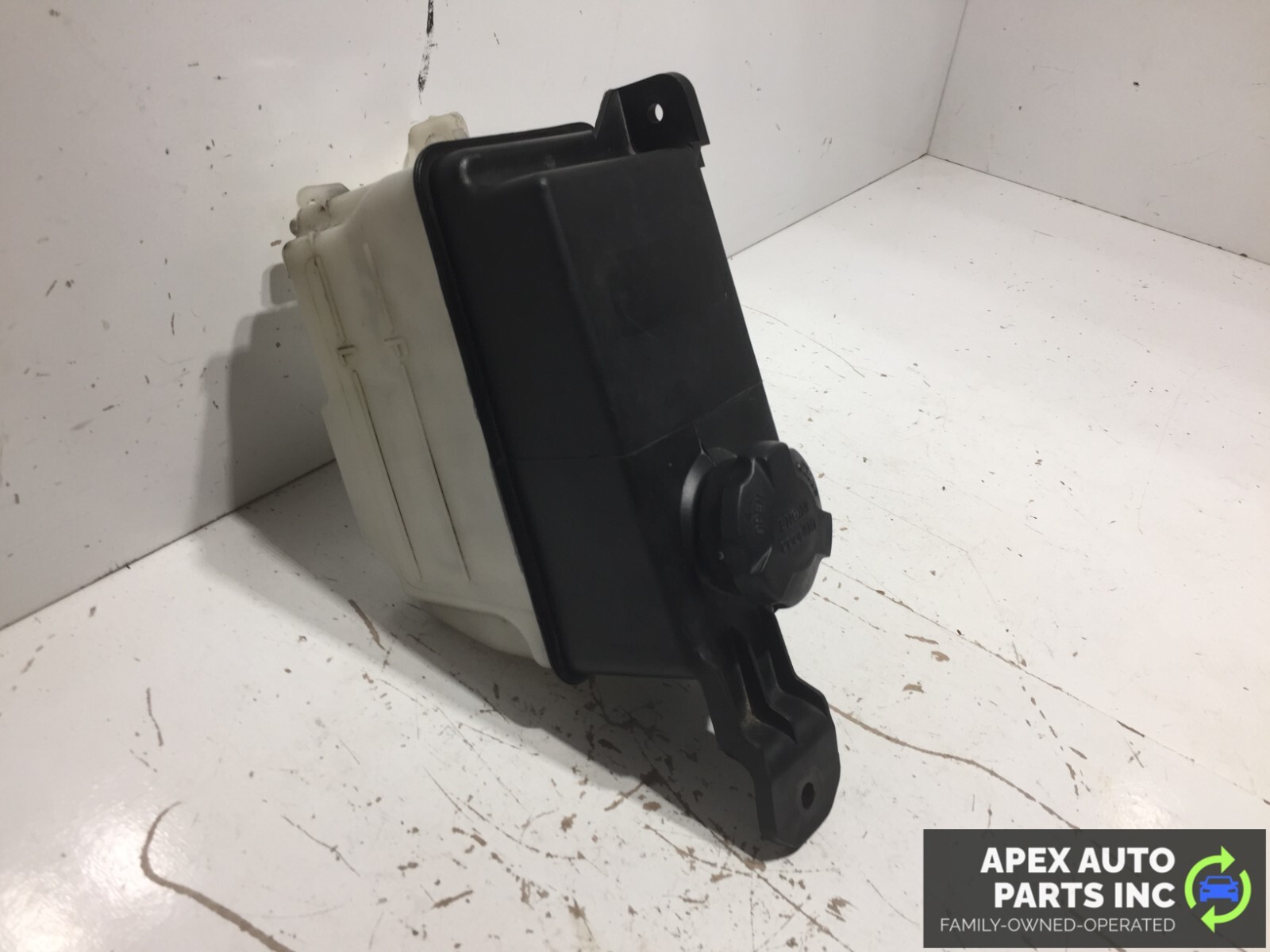 2010 Hyundai Santa Fe Radiator Coolant Overflow Expansion Tank Bottle - Image 3