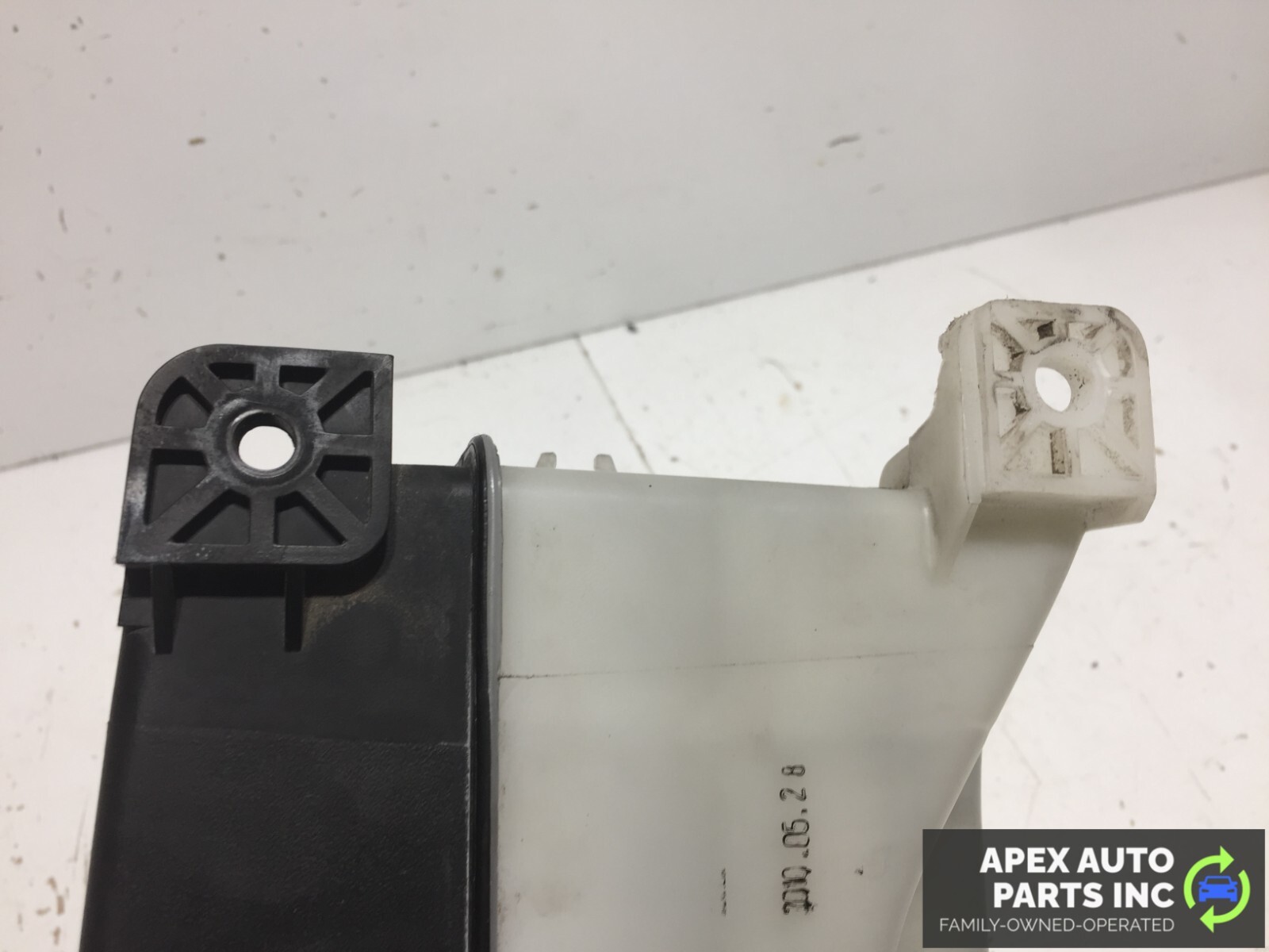 2010 Hyundai Santa Fe Radiator Coolant Overflow Expansion Tank Bottle - Image 7