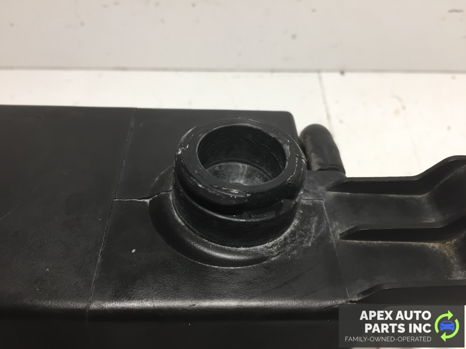 2010 Hyundai Santa Fe Radiator Coolant Overflow Expansion Tank Bottle - Image 9