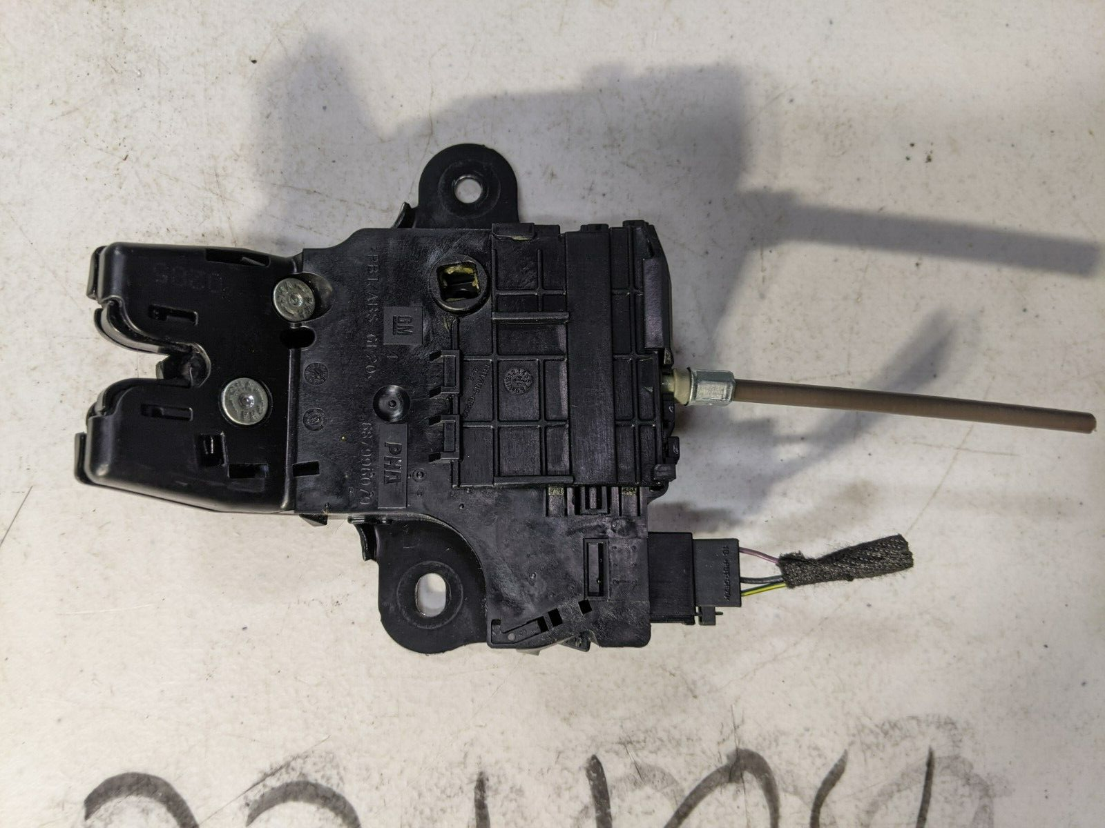 CHEVY CRUZE GM REAR TRUNK LID LOCK ACTUATOR LATCH W/ RELEASE HANDLE OEM 13501988 - Image 3