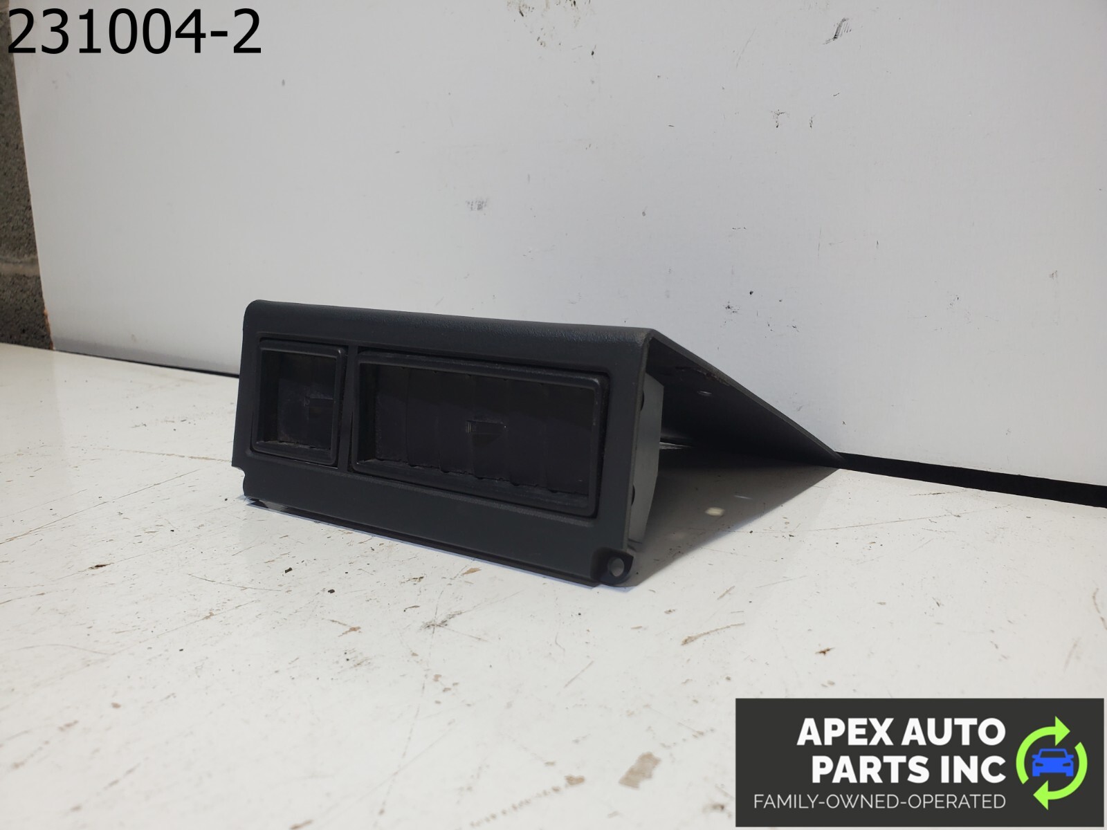 OEM 1984 Pontiac Fiero Black Dash Corner Vent Set - Image 6
