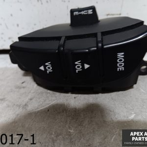 OEM 2007-2010 Hyundai Entourage 3.8L STEERING WHEEL RADIO CONTROL SWITCH