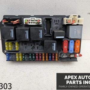 OEM 2008 Land Range Rover 4.4L REAR TRUNK DISTRIBUTION FUSE BOX RELAY