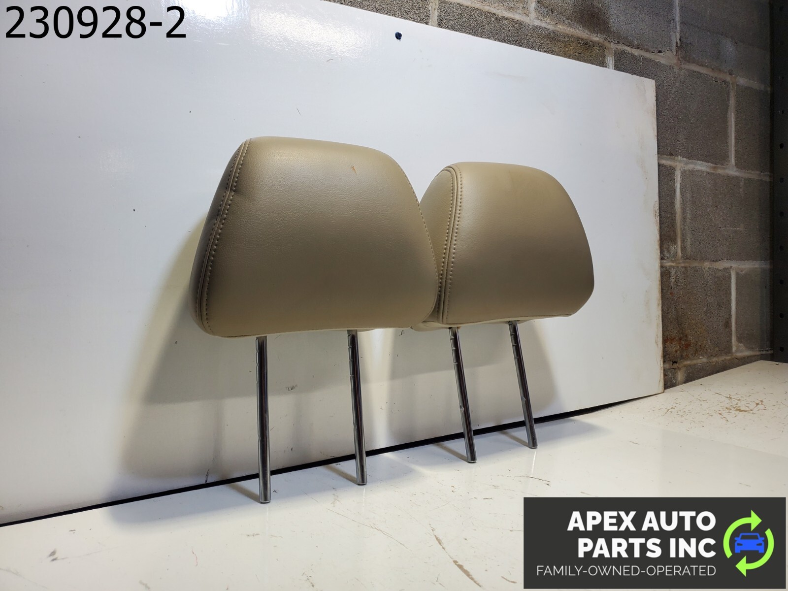 OEM 2008 Nissan Altima OEM Right And Left Front Head Rest Beige Leather - Image 3