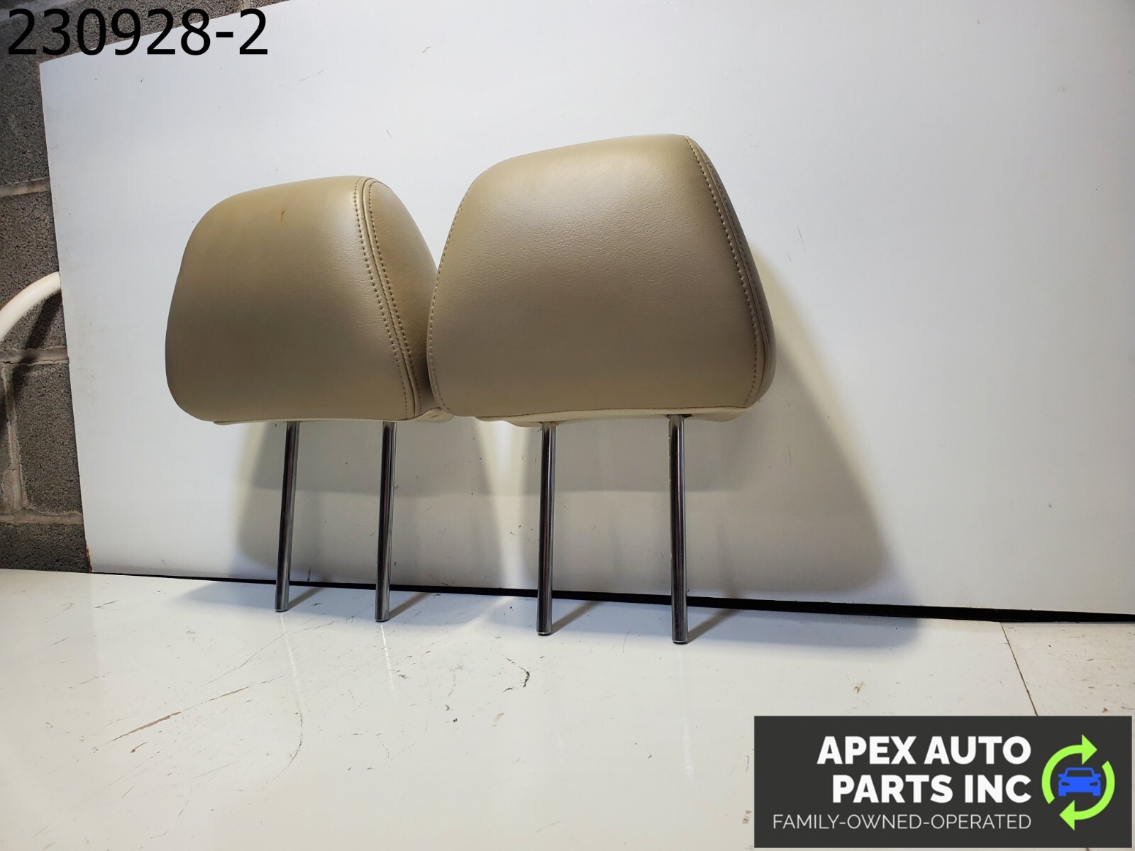 OEM 2008 Nissan Altima OEM Right And Left Front Head Rest Beige Leather - Image 4