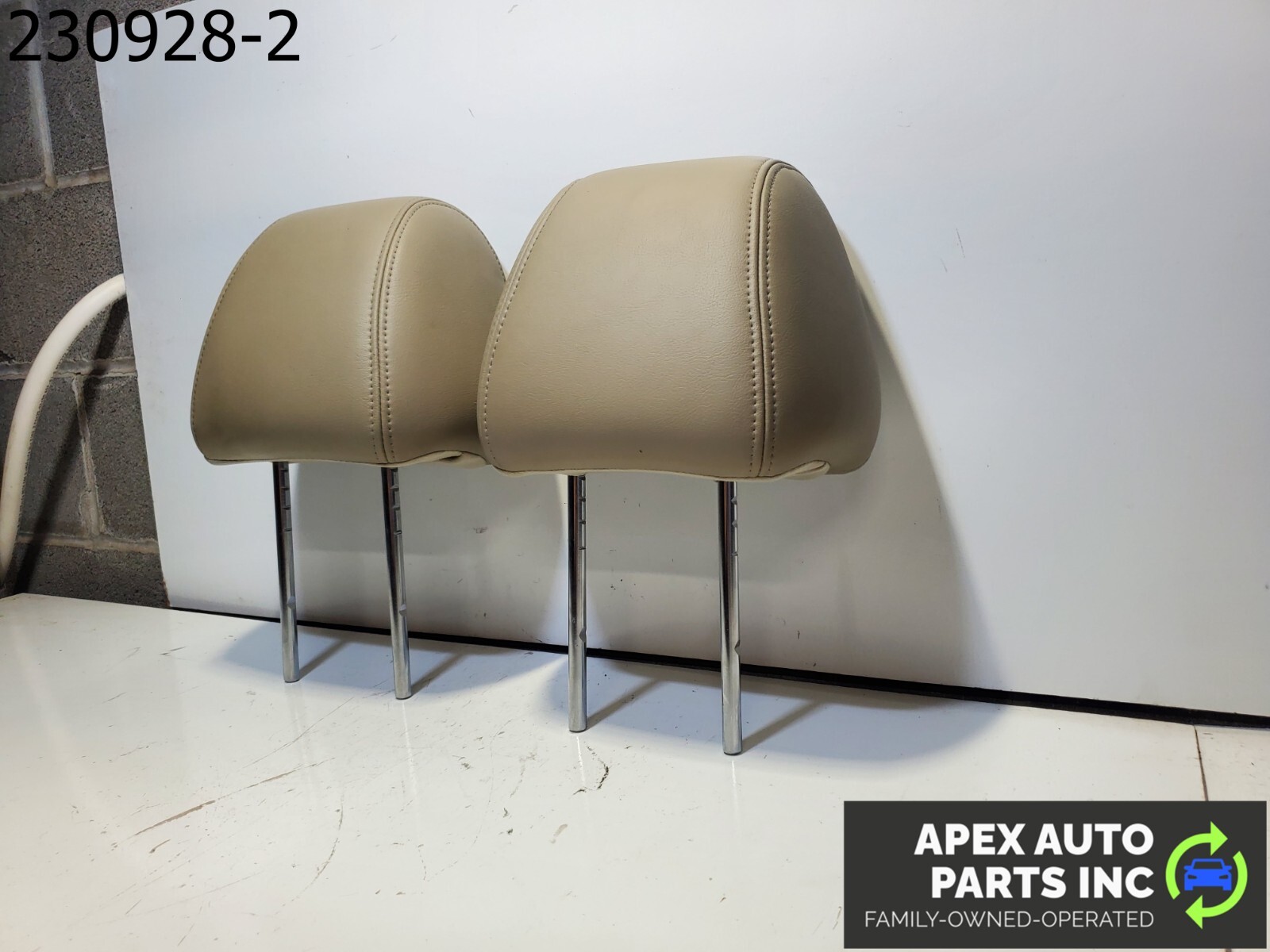 OEM 2008 Nissan Altima OEM Right And Left Front Head Rest Beige Leather - Image 7