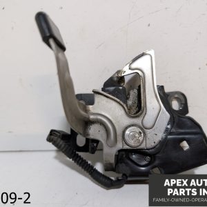 OEM 2009-2011 Honda Pilot LX 3.5L Hood Latch Release Assembly