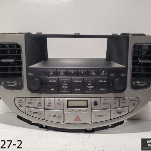 OEM 2009 Hyundai Genesis 3.8L Center Dash Radio Trim Bezel And Vents