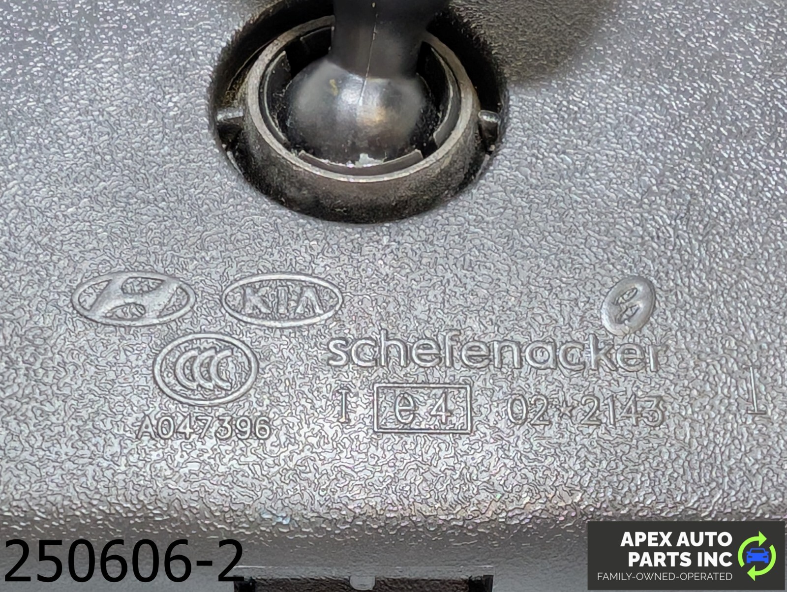 OEM 2011-2013 Kia Sportage 2.4L Interior Rear View Mirror - Image 9