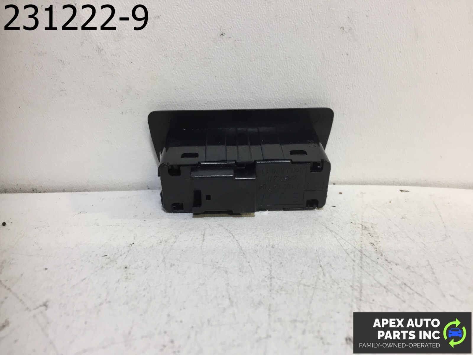OEM 2011 BMW 550i TRUNK RELEASE OPENER & CENTER LOCKING CONTROL SWITCH - Image 5