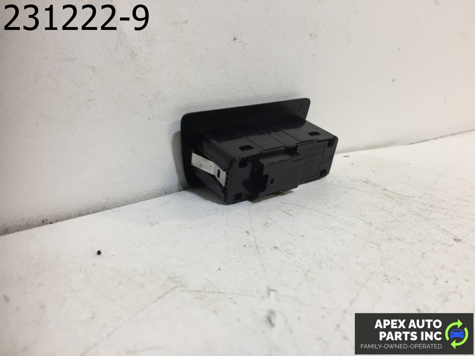 OEM 2011 BMW 550i TRUNK RELEASE OPENER & CENTER LOCKING CONTROL SWITCH - Image 6