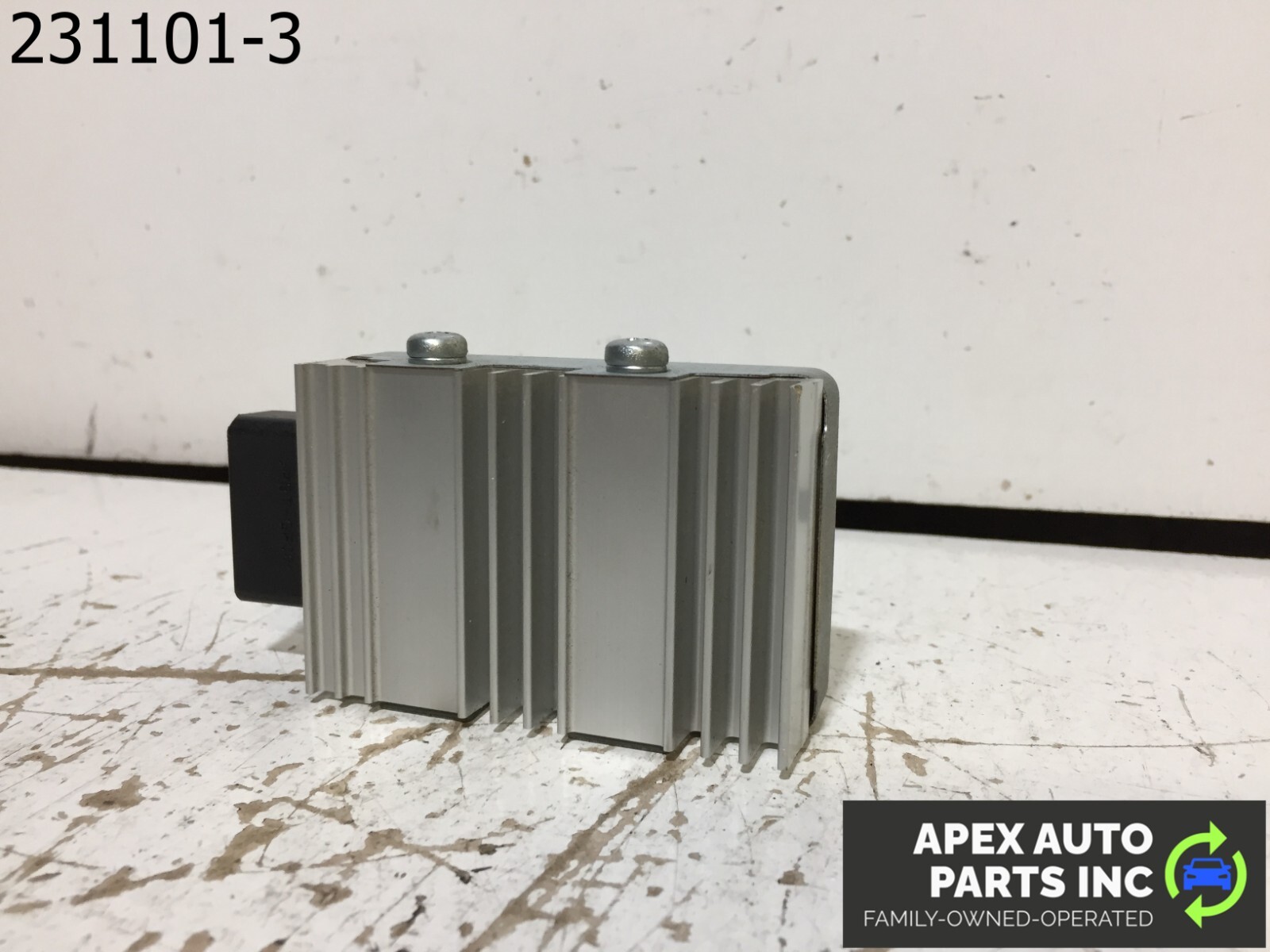 OEM 2015 Lexus ES350 3.5L FUEL PUMP CONTROL MODULE 8957033040 - Image 4