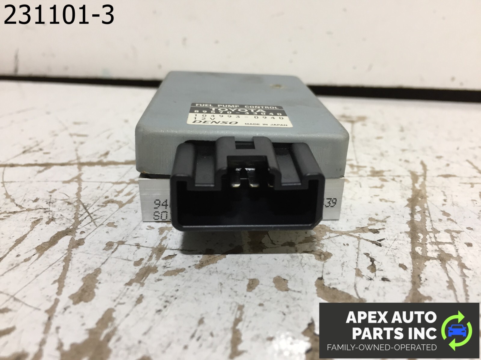 OEM 2015 Lexus ES350 3.5L FUEL PUMP CONTROL MODULE 8957033040 - Image 9