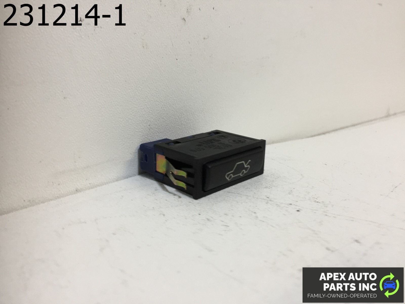 OEM BMW X5 2006 TAILGATE TRUNK RELEASE SWITCH BUTTON - Image 3