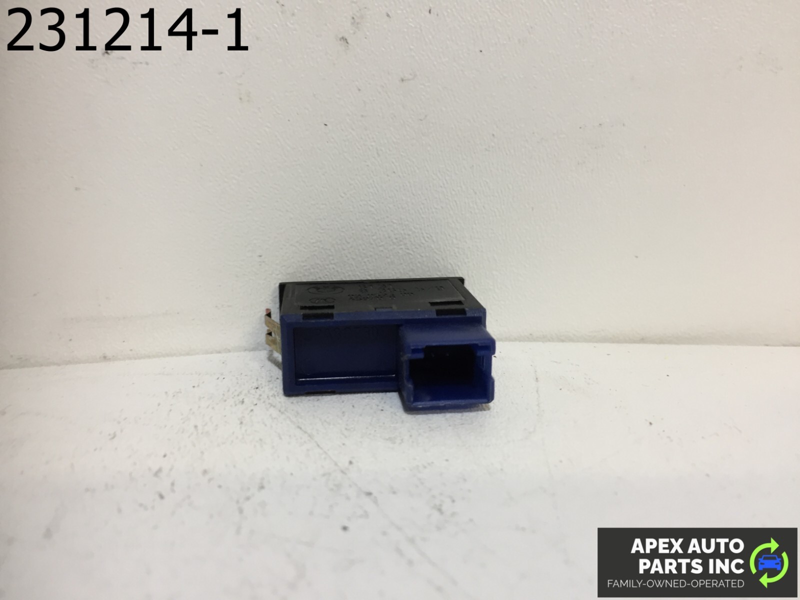 OEM BMW X5 2006 TAILGATE TRUNK RELEASE SWITCH BUTTON - Image 5