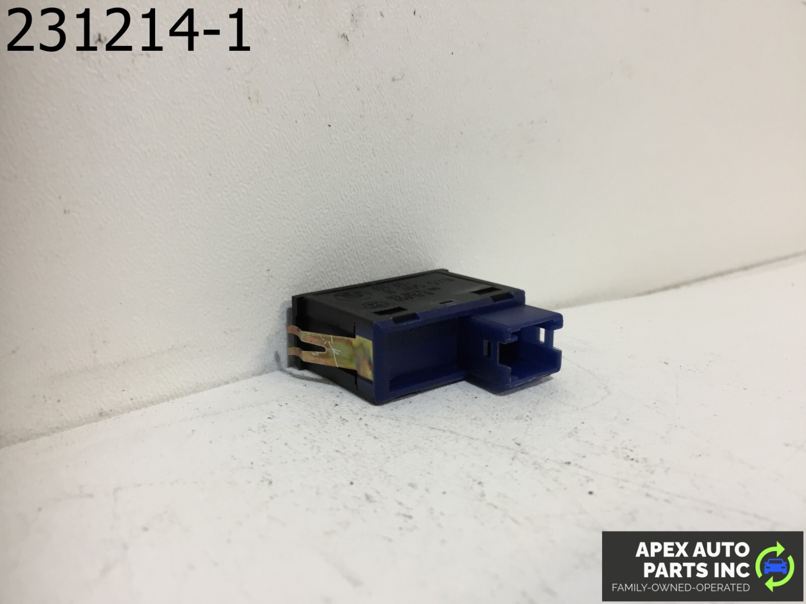 OEM BMW X5 2006 TAILGATE TRUNK RELEASE SWITCH BUTTON - Image 6