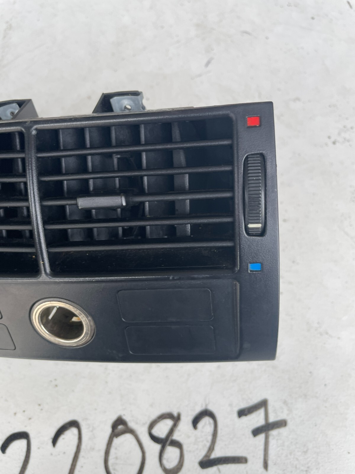 OEM BMW X5 E53 Rear Center Console Fresh Air Vent Grille Nozzle Panel 8409081 - Image 5