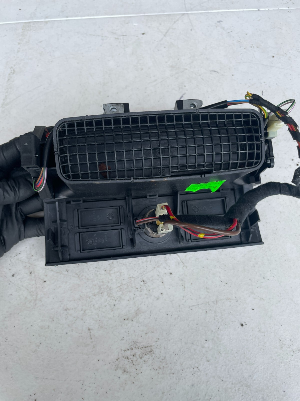 OEM BMW X5 E53 Rear Center Console Fresh Air Vent Grille Nozzle Panel 8409081 - Image 6