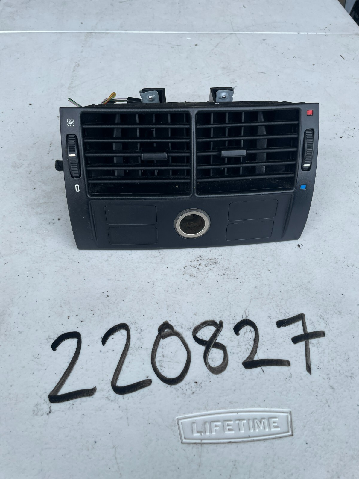 OEM BMW X5 E53 Rear Center Console Fresh Air Vent Grille Nozzle Panel 8409081