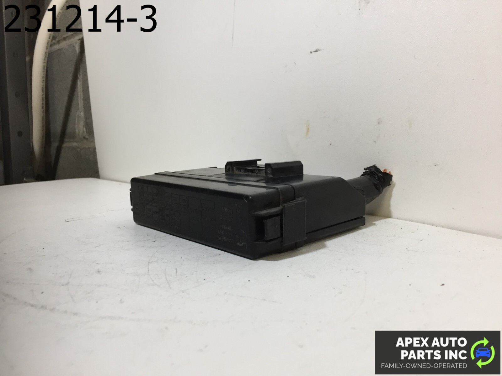 OEM Infiniti G35 2004 Engine Fuse Junction Relay Box W/ Lid 3.5 - Image 4