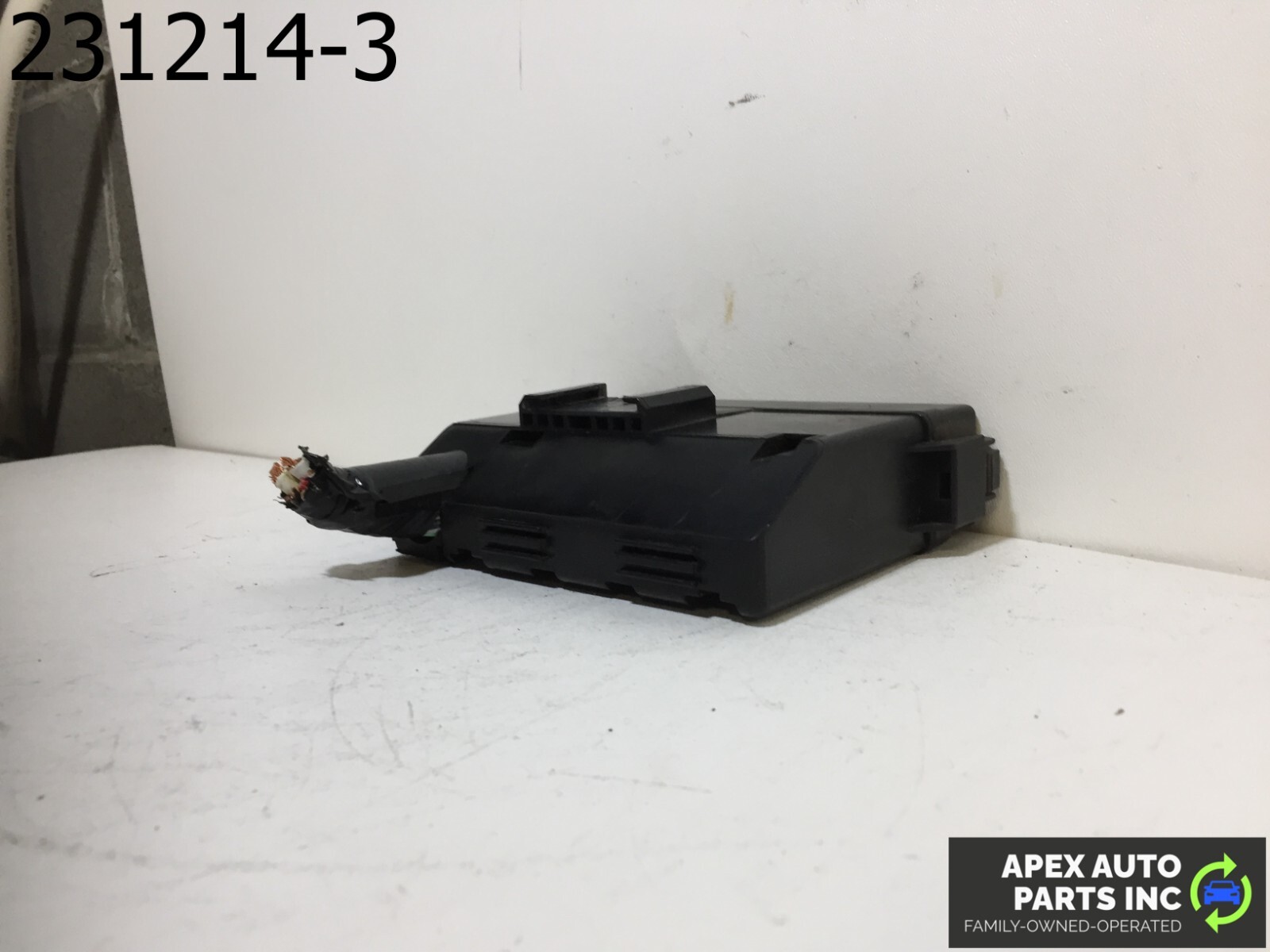 OEM Infiniti G35 2004 Engine Fuse Junction Relay Box W/ Lid 3.5 - Image 7