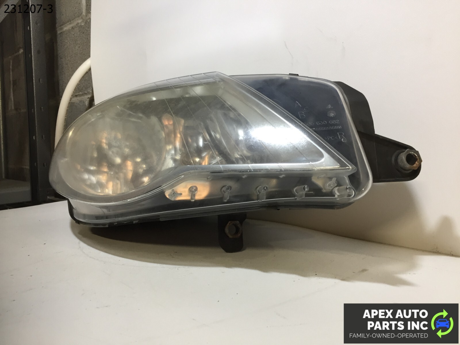 OEM Volkswagen CC 2012 FRONT RIGHT RH PASSENGER SIDE HEAD LIGHT LAMP - Image 4