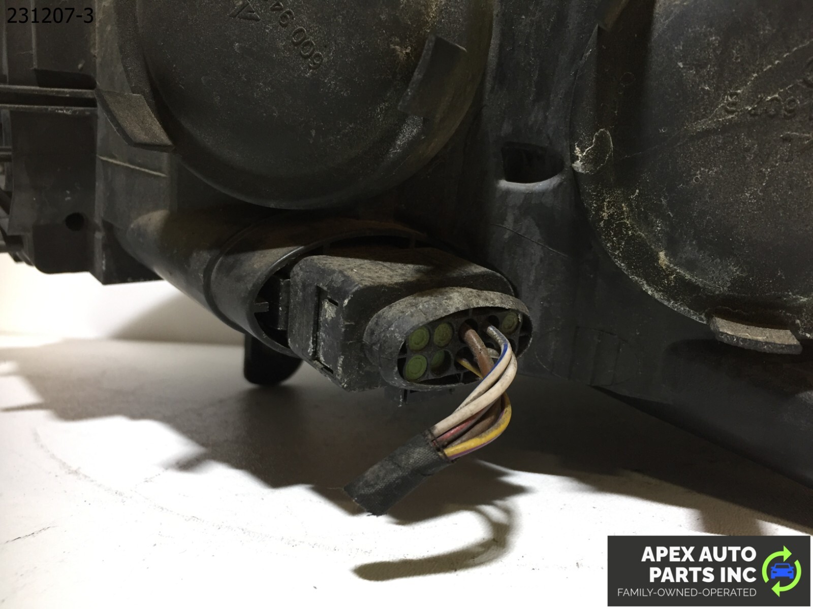 OEM Volkswagen CC 2012 FRONT RIGHT RH PASSENGER SIDE HEAD LIGHT LAMP - Image 8